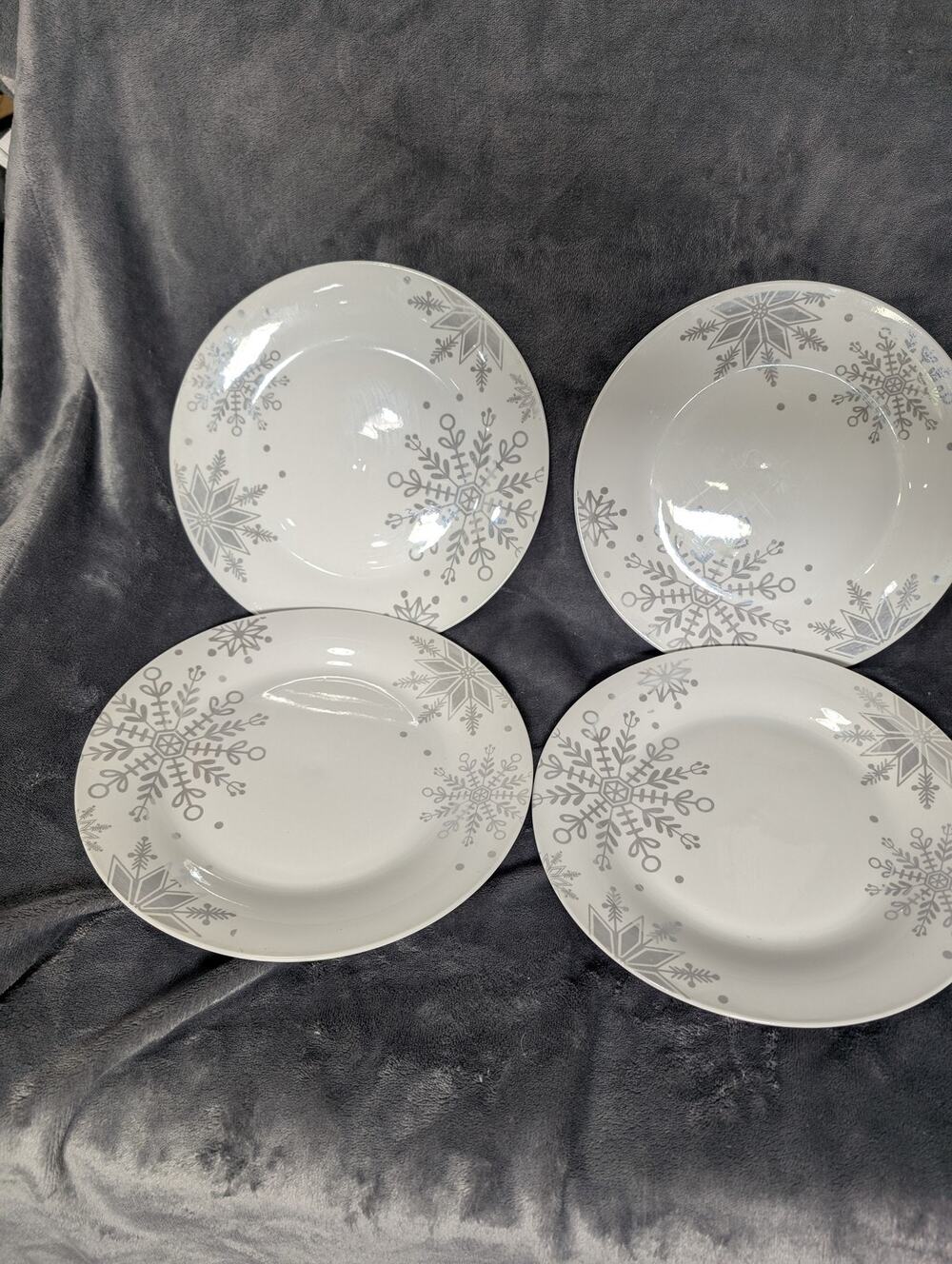 Royal Norfolk Snowflake Dinner Plates Set of 4 White Silver Christmas Winter